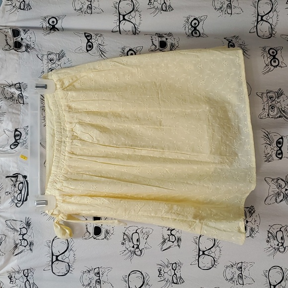 NWT Flower design skirt - Picture 3 of 6